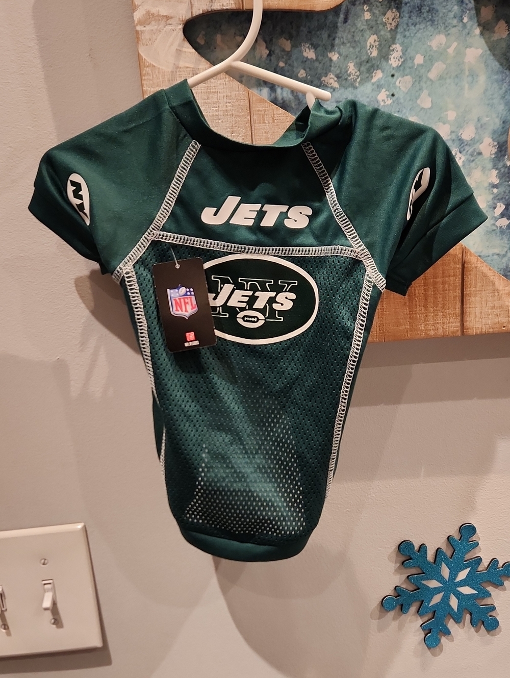 NWT New York Jets Dog Green Football Tee - NFL Licensed Sz M